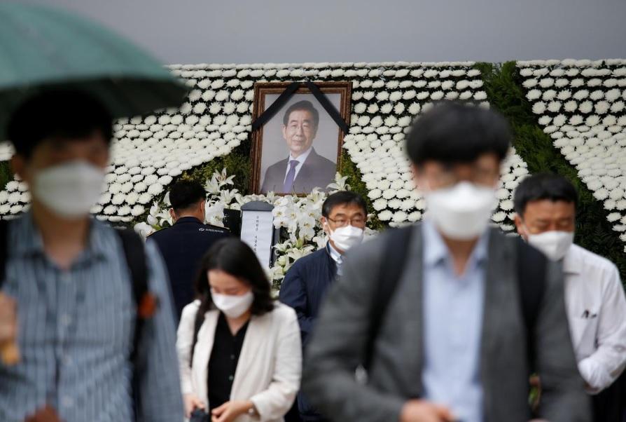 خودکشی شهردار سئول بعد از متهم شدن به آزار جنسی ، تشییع جنازه