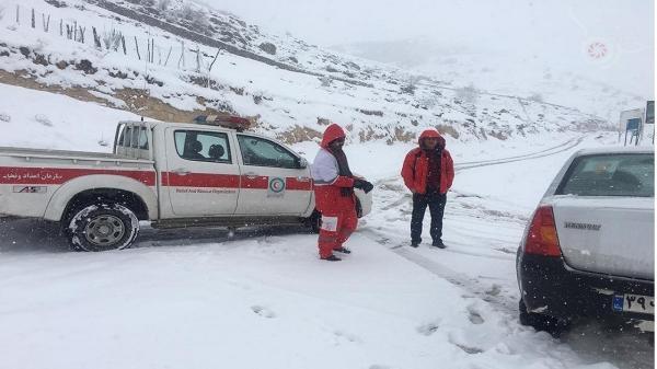 11 استان کشور درگیر برف و کولاک، امدادرسانی به بیش از هزار نفر